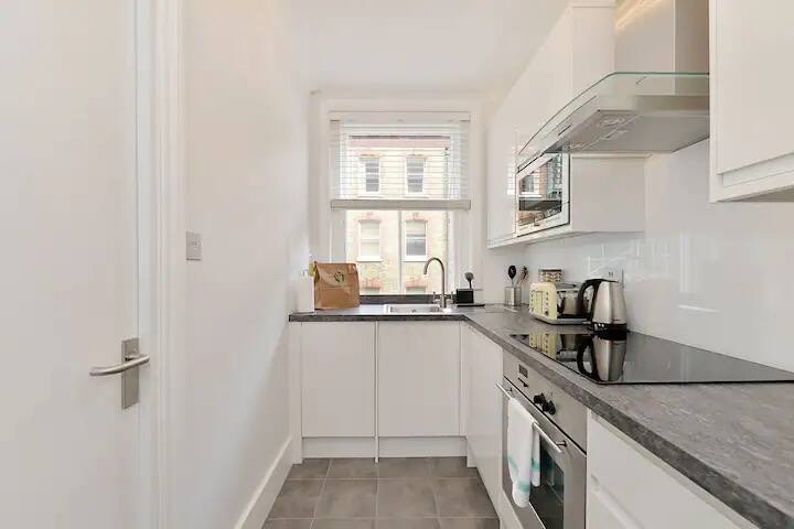 2 Bed Chiltern Street Apartment Marylebone E gallery image 3