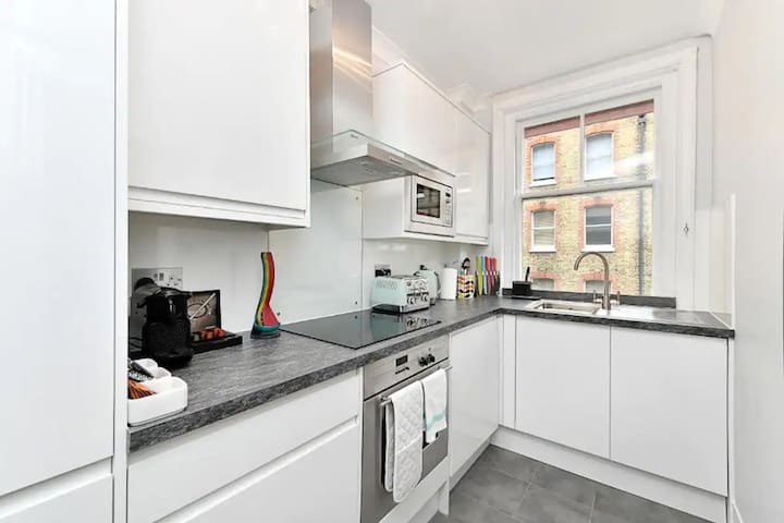 2 Bed Chiltern Street Apartment Marylebone F gallery image 4