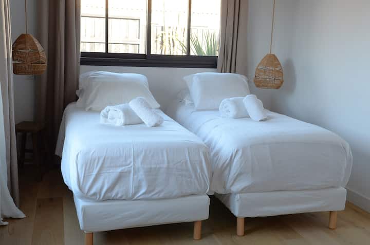 3 -ème  chambre mise en situation avec deux lits de 80