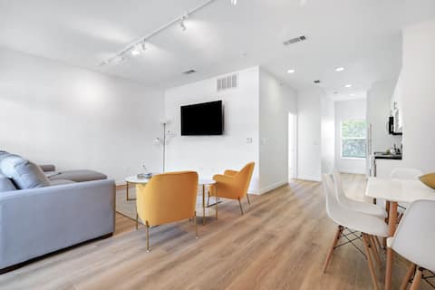 Successful Airbnb property: Modern & Stylish near Riverwalk in Lone Star
