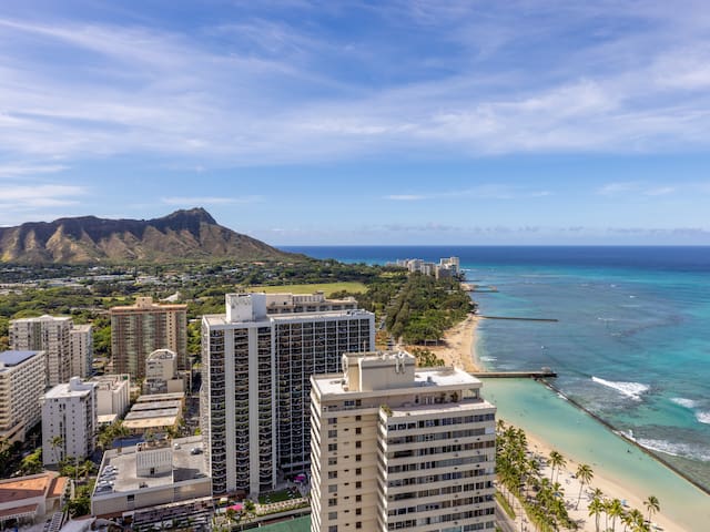 Renovated Waikiki Oceanfront Large Penthouse