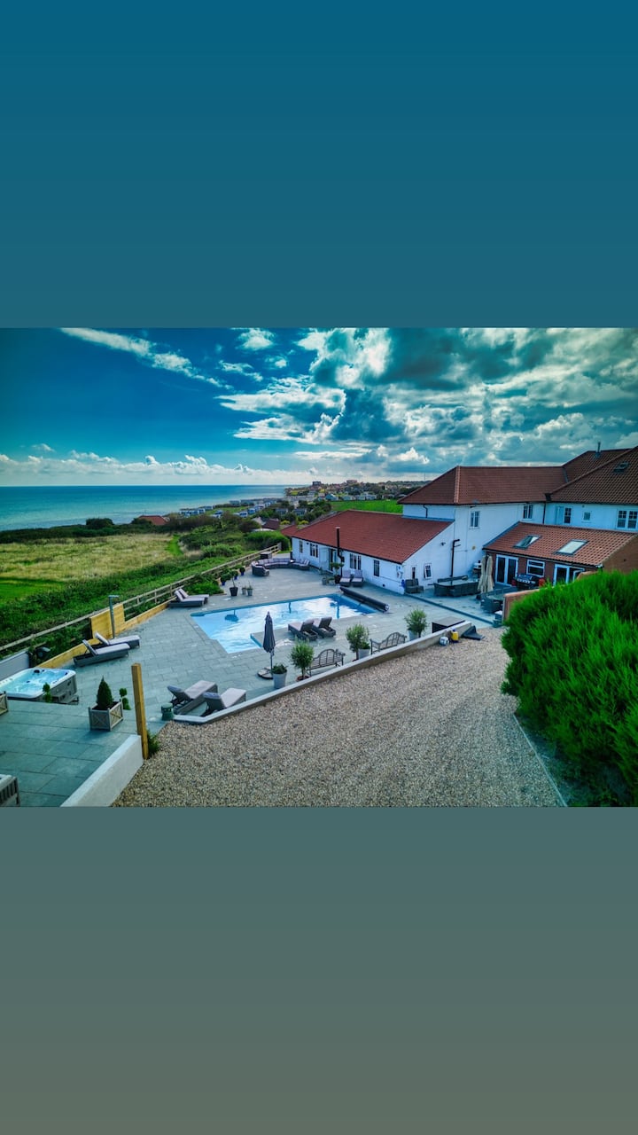Sea View Manor, heated pool, hot tub, Beach access