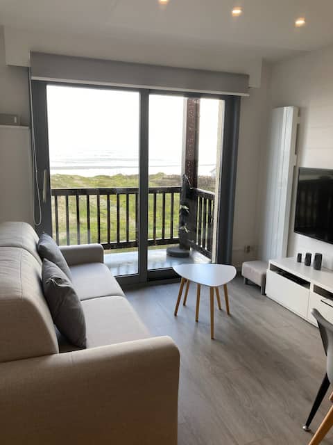 Top Airbnb: Beautiful sea and beach view studio à Camiers