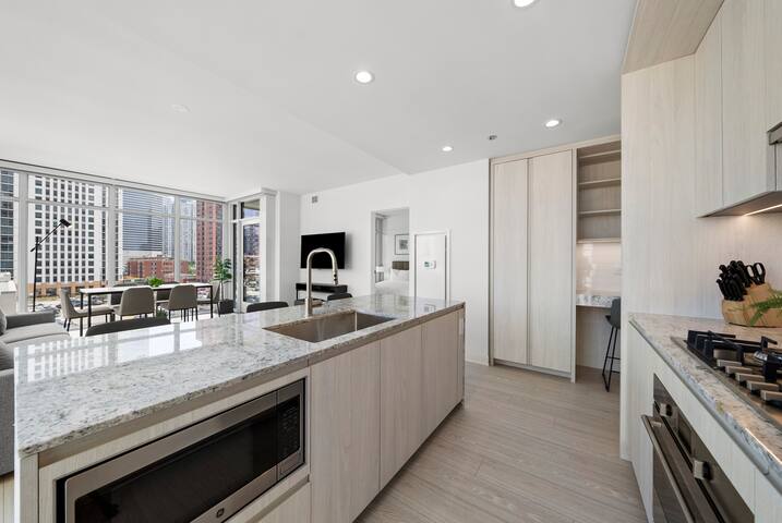 Level- New Spacious Deluxe Two Bedroom Suite gallery image 3