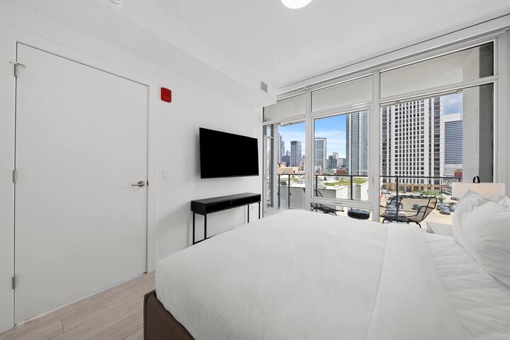 Level- New Spacious Deluxe Two Bedroom Suite gallery image 5