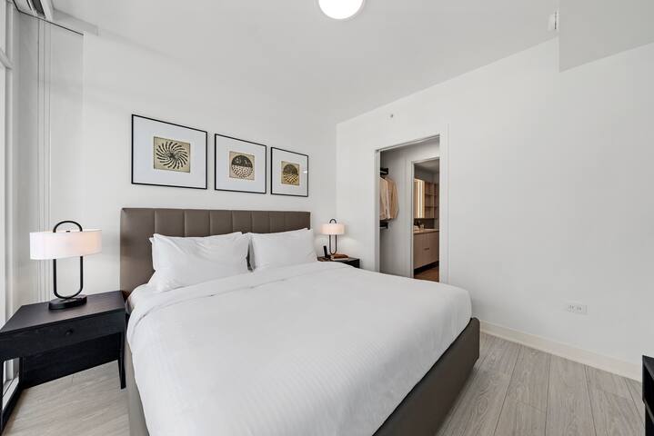 Level- New Spacious Deluxe Two Bedroom Suite gallery image 4