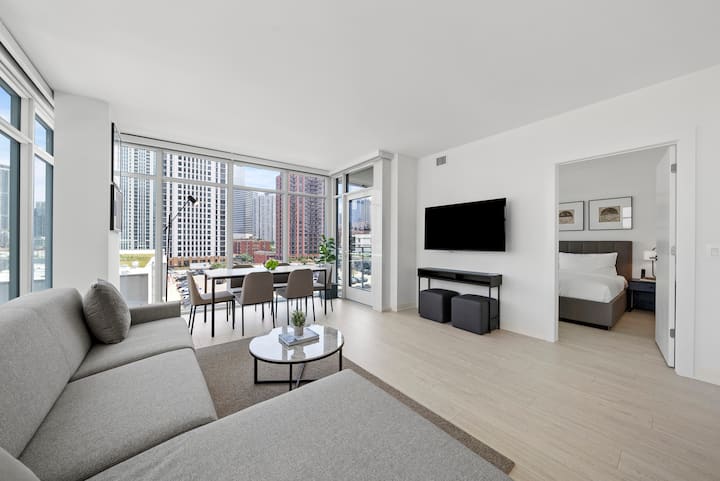 Level- New Spacious Deluxe Two Bedroom Suite - Chicago, IL