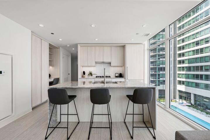 Level- New Spacious Deluxe Two Bedroom Suite gallery image 2