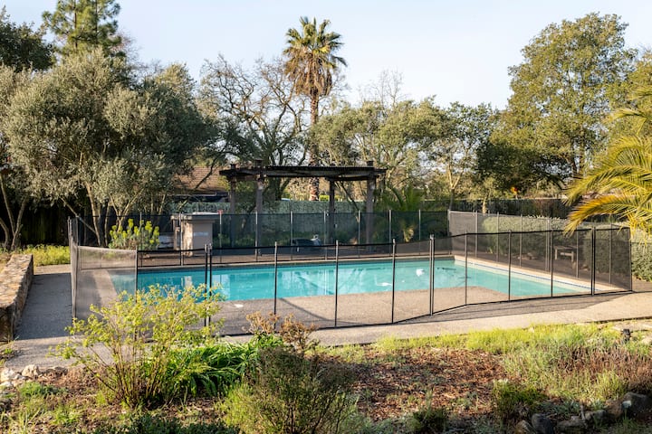 Casa Moras: Sonoma Pool Getaway - Sonoma, CA