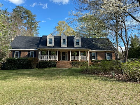 Next to West Lake. Quiet Lot. 4.3 Miles to Masters