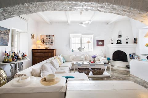 Top performing Airbnb: Lady of Hydra Villa, sea front view, private beach in Δήμος Ύδρας