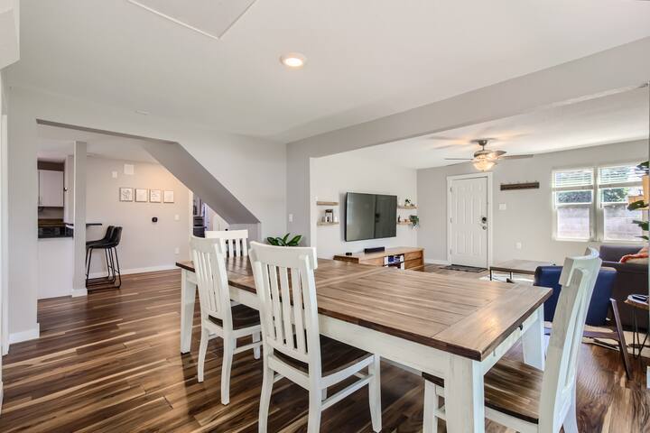 Hot Tub | Huge Yard | Amazing 3BR&Guest House gallery image 4