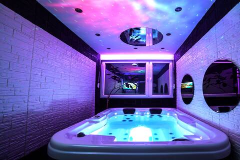 Luxurious Aurora Wellness ~ Massage ~ Xbox ~ Sauna