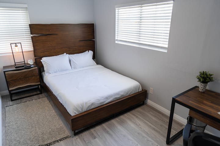 CHUMBA CHA KULALA -- Tazama Ziara ya Mtandaoni ya 3D ya Nyumba Hapa: https://tinyurl.com/2pf7byws