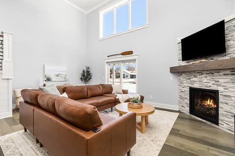 Pure Michigan Fall. Firepit w/wood provided.0 Fees