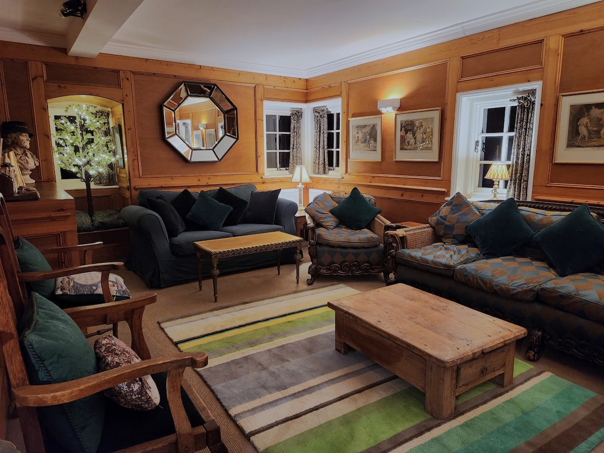 Top performing Airbnb: The House in the Clouds in Aldringham Cum Thorpe