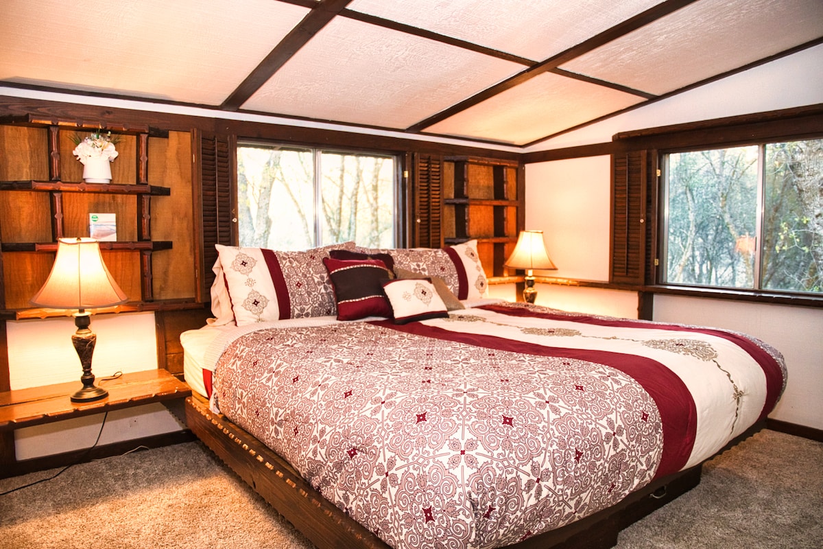 Главна спалня в рустикален стил