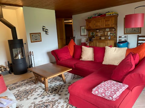 Top Airbnb: Apartment with large balcony and view in Saanen
