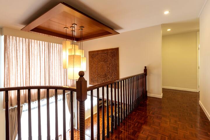 4BR balcony large kitchen Near BTS Phloen Chit gallery image 2