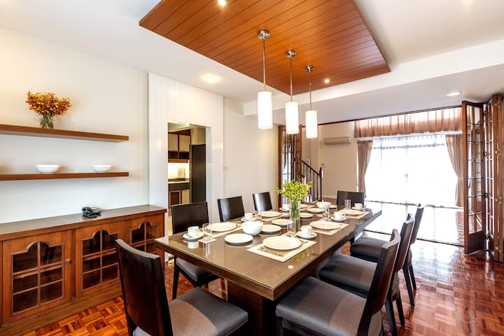 4BR balcony large kitchen Near BTS Phloen Chit gallery image 4