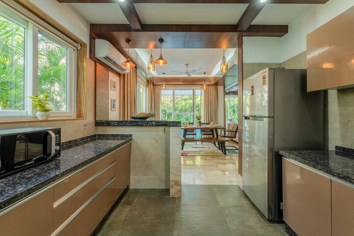 ✨This kitchen doesn’t just cook — it connects✨
With an open layout flowing into the dining and living space, it’s the heart of every gathering. Wake up, brew, and bond.✨