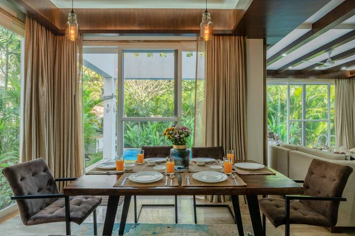 ✨Breakfast with a view☀️  
There’s something magical about starting your day surrounded by greenery, sunshine, and the quiet hum of nature.✨