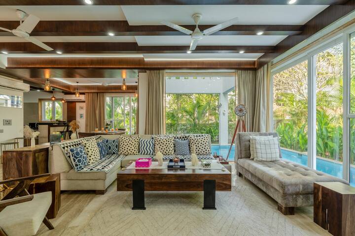 ✨This is your sign to gather the gang and escape to comfort and style ️✨  
With lush views, poolside vibes, and space for everyone — this living room is made for laughter, stories, and slow mornings over coffee.✨
