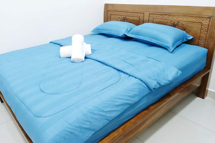 Საძინებელი 3
1 დიდი საწოლი
1 ჭერის ვენტილატორი
1 AIRCOND