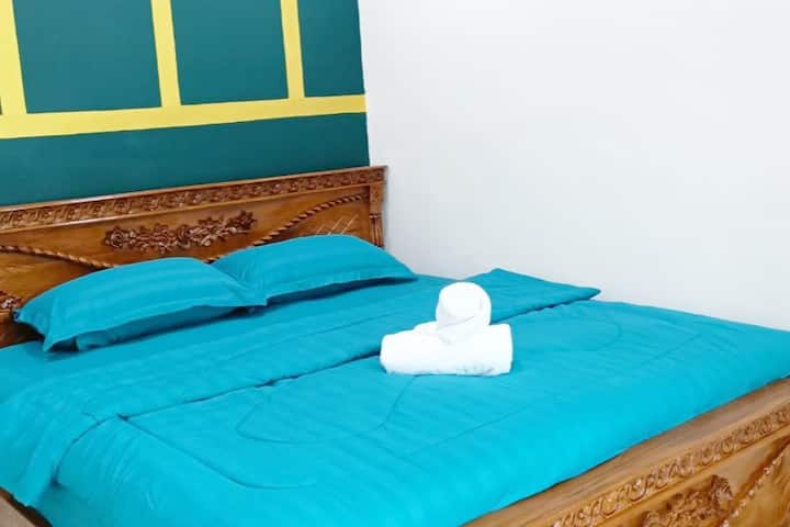 Საძინებელი 1
1 დიდი საწოლი
1 AIRCOND
1 ჭერის ვენტილატორი
