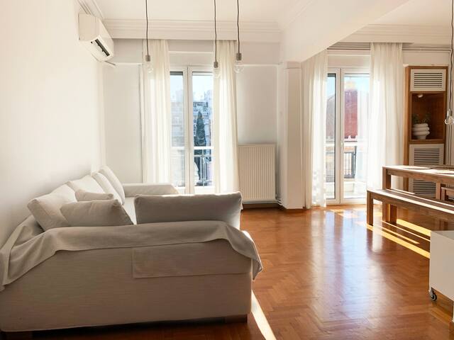 Central charming apartment with view gallery image 5