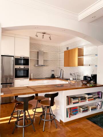 Central charming apartment with view gallery image 3