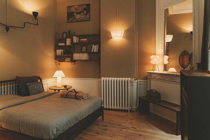 Bel appartement haussmannien gallery image 2