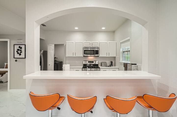 Chic 8BR Retreat+Central East Austin +Large Groups gallery image 2