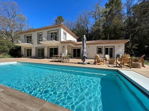 Recent villa exceptional setting