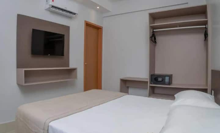 Apartman s bračnim krevetom, klima-uređajem i televizorom