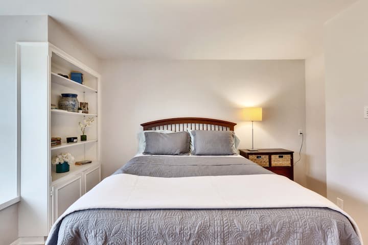 Dowstairs Bedroom #3