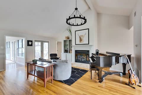 Successful Airbnb property: Sculpture Falls House in Austin