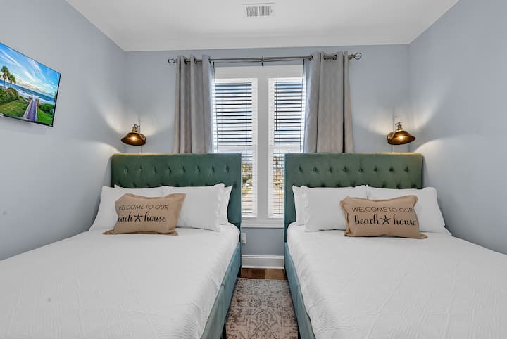 Two full-size beds. Sleeps either 1 adult to each bed, or 1-4 children.