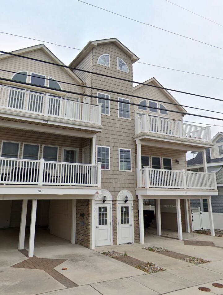 1 Room in 3 bedroom apt shore town Wildwood, NJ Condominiums for Rent