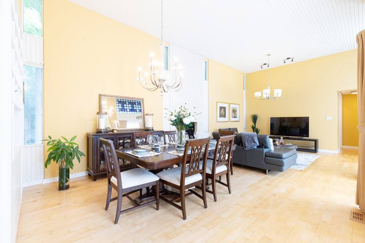 Upscale Home in Lawrence Park [With Yoga Room] gallery image 5