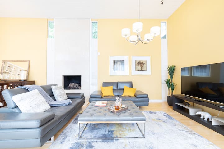 Upscale Home in Lawrence Park [With Yoga Room]