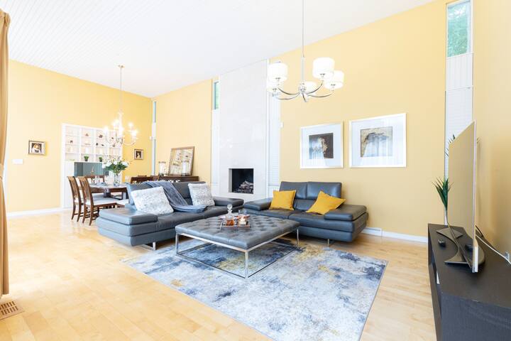 Upscale Home in Lawrence Park [With Yoga Room] gallery image 2