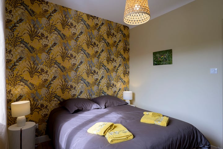 Biscuit - Chambre côté jardin au 1er étage avec literie neuve et de haute qualité. Lit 2 places 140/190.
Photo Richard Storchi