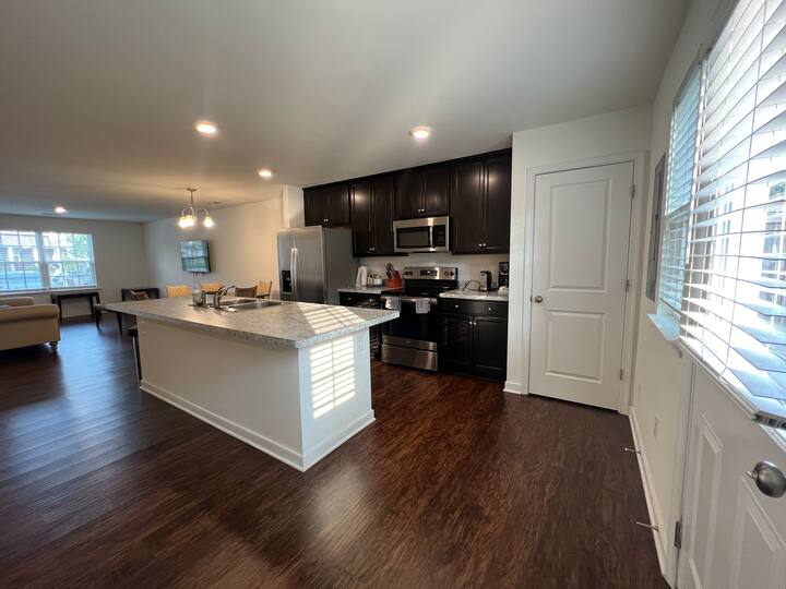 Newly Built Spacious Townhouse near RVA+Short Pump