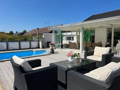 Spacious villa in Vadstena: pool, jacuzzi, 8 beds