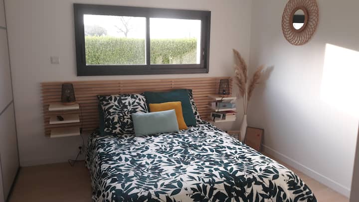 ห้องนอนที่ 4 (ห้องสวีทหลัก) - ชั้นล่าง - เตียง 140 x 190