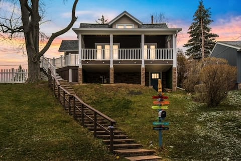 Peaceful. Cozy. Retreat by Lake Ontario