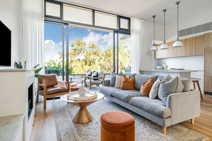 Luxurious penthouse-park, Golf Course, ocean views gallery image 2