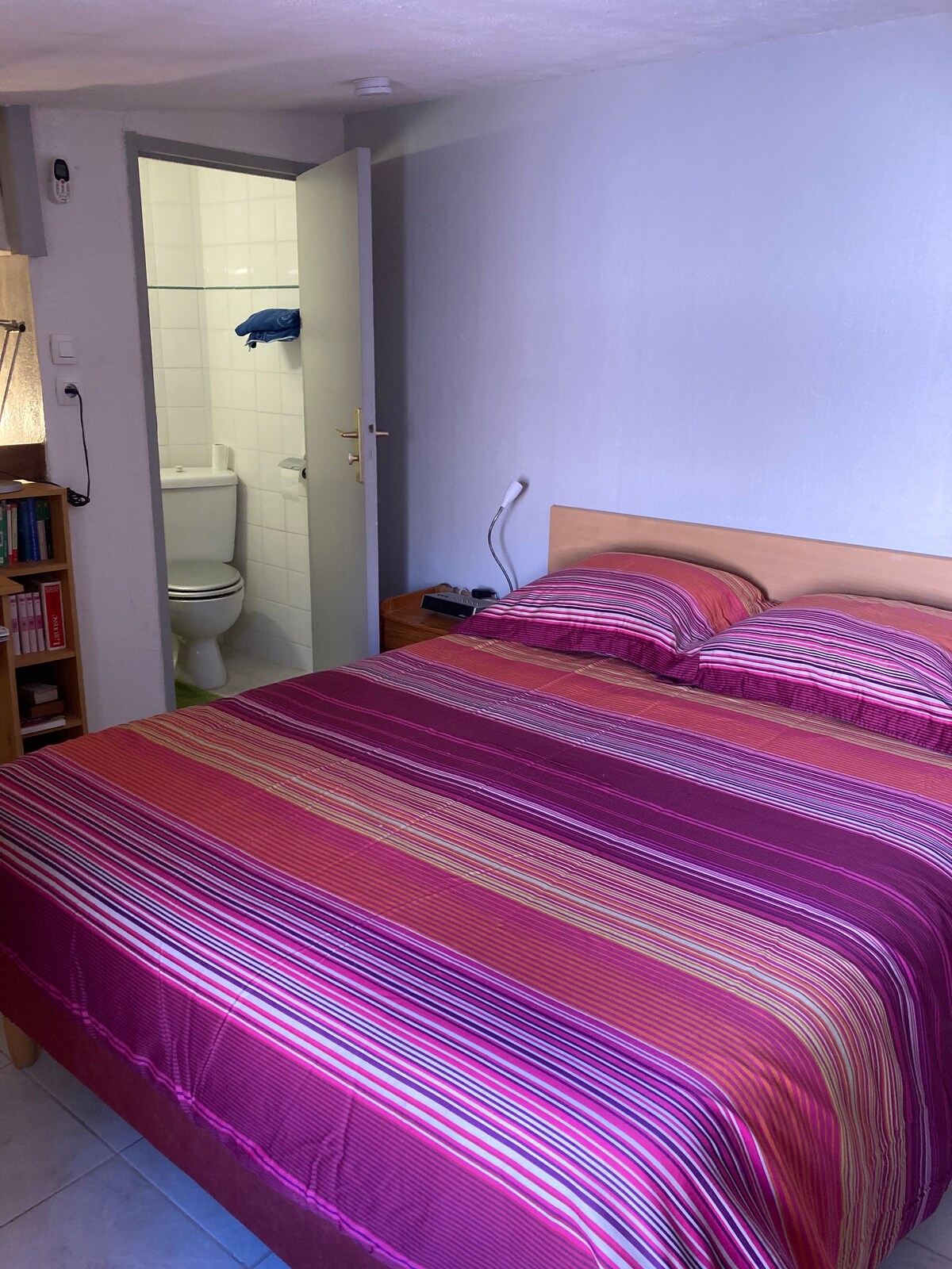 Кат: брачен кревет (широк 140 x 190 см) - тоалет