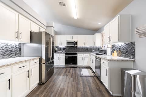 5 Bedroom Beautiful NW Bakersfield with Pool!